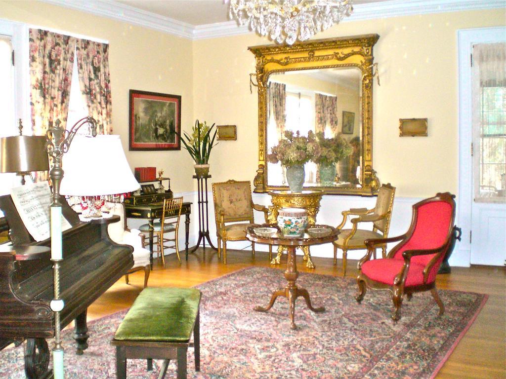 Whistler'S Inn Lenox Eksteriør billede