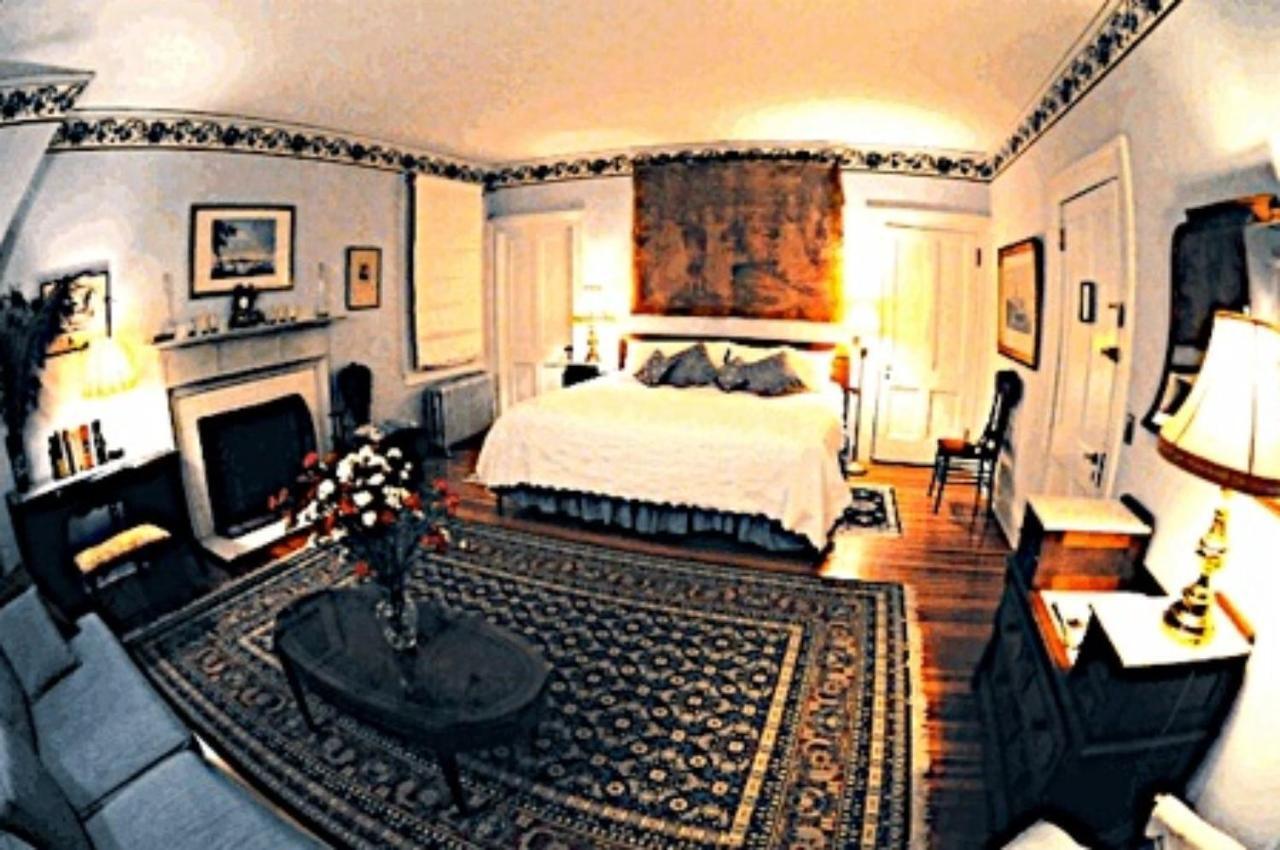 Whistler'S Inn Lenox Eksteriør billede